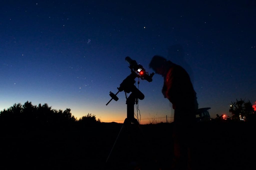 best handheld telescope for viewing planets